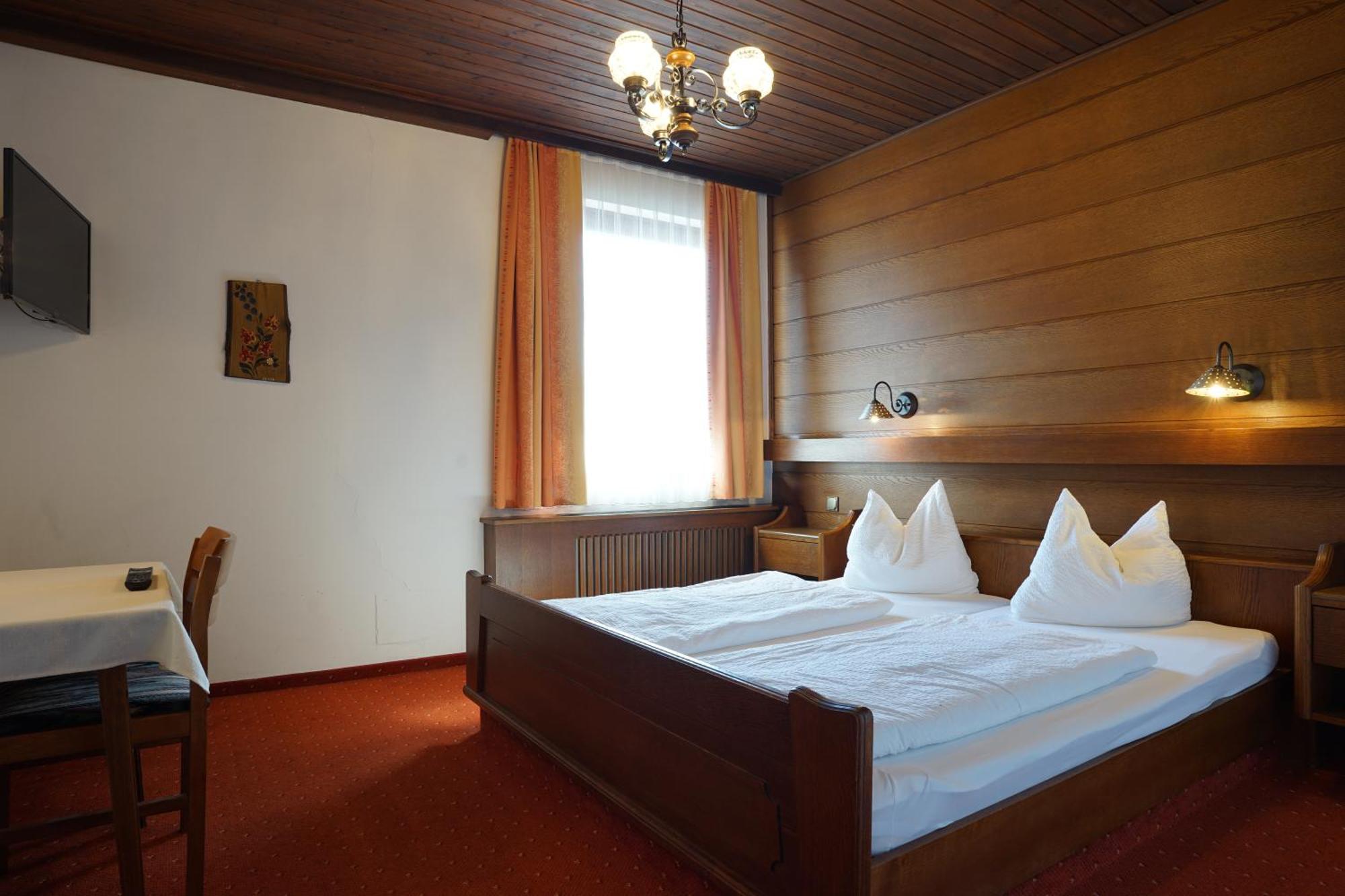 Gasthof-fleischerei Engl Inn *